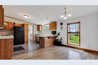 W8241  Woodview Dr, Onalaska, WI 54650 - Photo 5
