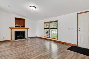 W8241 Woodview Dr, Onalaska, WI 54650 - Photo 9