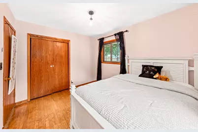 7001 W Burdick Ave, Milwaukee, WI 53219 - Photo 21