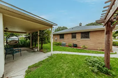 7001 W Burdick Ave, Milwaukee, WI 53219 - Photo 5