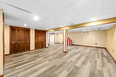 7001 W Burdick Ave, Milwaukee, WI 53219 - Photo 27