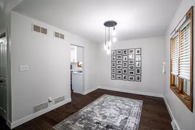 10541 W Pine Ridge Rd, Greenfield, WI 53228 - Photo 9