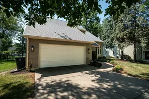 10541 W Pine Ridge Rd, Greenfield, WI 53228 - Photo 3