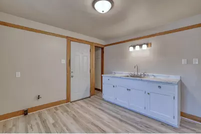 2225  S 82nd St, West Allis, WI 53219 - Photo 7
