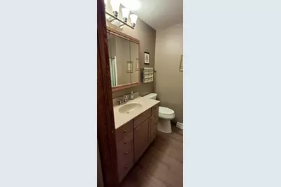 548  Oakwood Dr, Hartland, WI 53029 - Photo 5