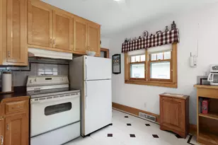1329 N 70th St, Wauwatosa, WI 53213 - Photo 11