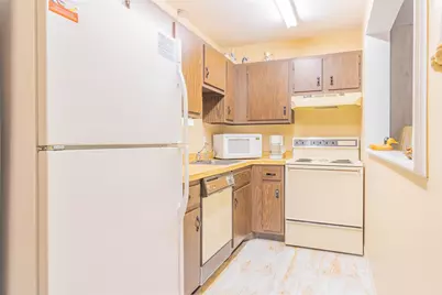 7  Zurich Ct #5, Geneva, WI 53147 - Photo 5