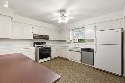 10042 W Tower Ave, Milwaukee, WI 53224 - Photo 11