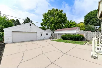 1705 E Eden Pl, Saint Francis, WI 53235 - Photo 5