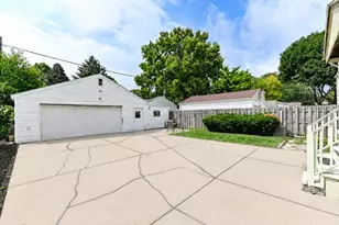 1705 E Eden Pl, Saint Francis, WI 53235 - Photo 5