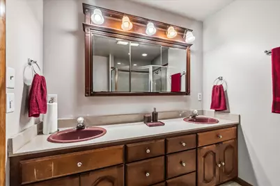 2517 W Chestnut Rd, Mequon, WI 53092 - Photo 25