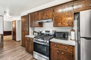 2517 W Chestnut Rd, Mequon, WI 53092 - Photo 11