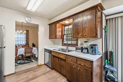 2517 W Chestnut Rd, Mequon, WI 53092 - Photo 9