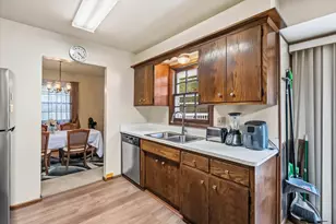 2517 W Chestnut Rd, Mequon, WI 53092 - Photo 9