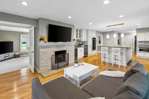 12556 N La Belle Ct, Mequon, WI 53092 - Photo 5