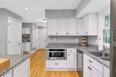 12556 N La Belle Ct, Mequon, WI 53092 - Photo 11