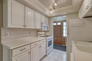 11624 W Bluemound Rd, Wauwatosa, WI 53226 - Photo 7