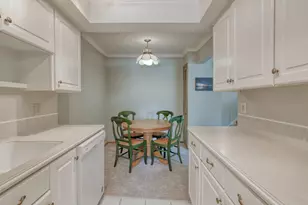 11624 W Bluemound Rd, Wauwatosa, WI 53226 - Photo 9