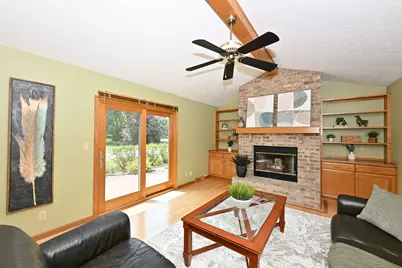 14335 W Meadowshire Ct, New Berlin, WI 53151 - Photo 19