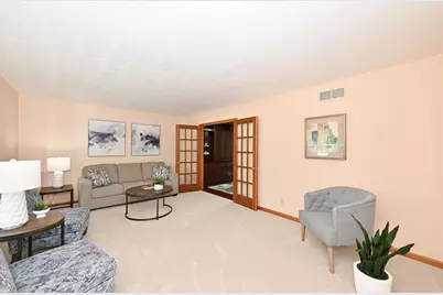 14335 W Meadowshire Ct, New Berlin, WI 53151 - Photo 11