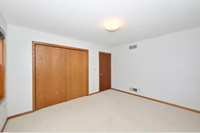 14335 W Meadowshire Ct, New Berlin, WI 53151 - Photo 35