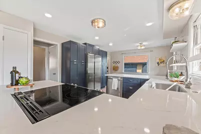 2800 N Hartung Ave, Milwaukee, WI 53210 - Photo 11