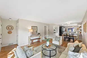 2800 N Hartung Ave, Milwaukee, WI 53210 - Photo 5