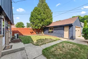 2800 N Hartung Ave, Milwaukee, WI 53210 - Photo 39