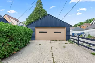 2800 N Hartung Ave, Milwaukee, WI 53210 - Photo 35