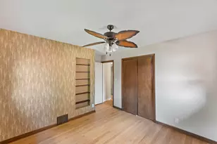 2800 N Hartung Ave, Milwaukee, WI 53210 - Photo 25