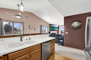668 Westfield Way, Pewaukee, WI 53072 - Photo 9