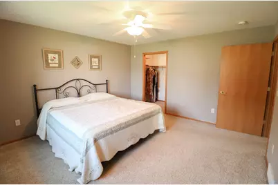 301  Crestwood Ln, Onalaska, WI 54650 - Photo 13