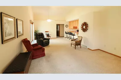 301  Crestwood Ln, Onalaska, WI 54650 - Photo 3