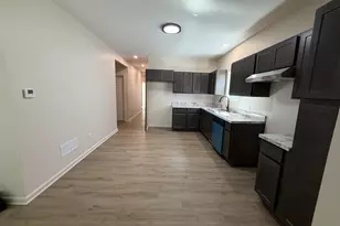 2344 N Dr William Finlayson St, Milwaukee, WI 53212 - Photo 7