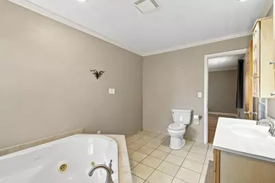 4858 N Iroquois Ave, Glendale, WI 53217 - Photo 13