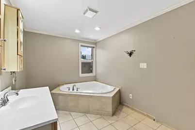 4858 N Iroquois Ave, Glendale, WI 53217 - Photo 11