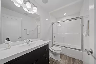 31  Abbey Villa Cir #31D, Fontana, WI 53125 - Photo 17
