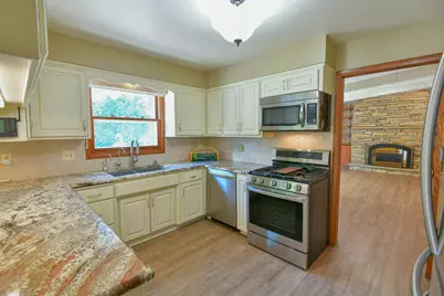 5729  Evarit Dr, Racine, WI 53406 - Photo 11