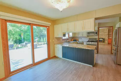 5729  Evarit Dr, Racine, WI 53406 - Photo 9