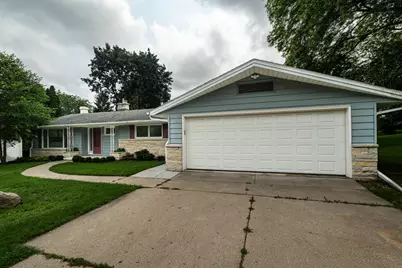 805 W Decorah Rd, West Bend, WI 53095 - Photo 3