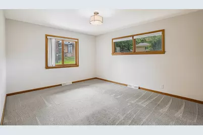 805 W Decorah Rd, West Bend, WI 53095 - Photo 23