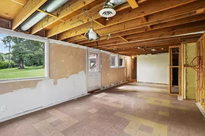 805 W Decorah Rd, West Bend, WI 53095 - Photo 27