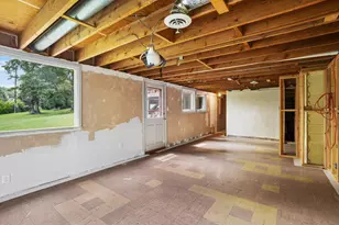 805 W Decorah Rd, West Bend, WI 53095 - Photo 27
