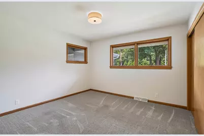 805 W Decorah Rd, West Bend, WI 53095 - Photo 19