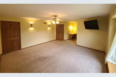 W220S3864  Crestview Dr, Waukesha, WI 53189 - Photo 9