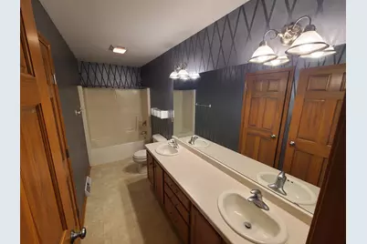 W220S3864  Crestview Dr, Waukesha, WI 53189 - Photo 11