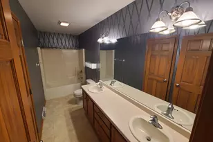 W220S3864 Crestview Dr, Waukesha, WI 53189 - Photo 11