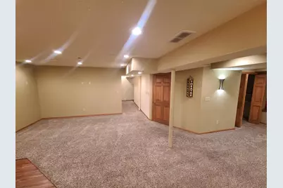 W220S3864  Crestview Dr, Waukesha, WI 53189 - Photo 21