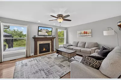 10421  Prairie Crossing Dr, Racine, WI 53126 - Photo 5