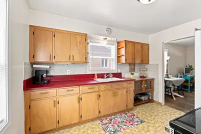 W169N8609  Sheridan Dr, Menomonee Falls, WI 53051 - Photo 3
